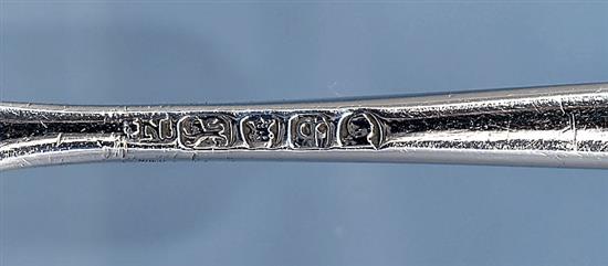 A George III silver marrow scoop, Length: 230mm Weight: 1.6oz/52grms